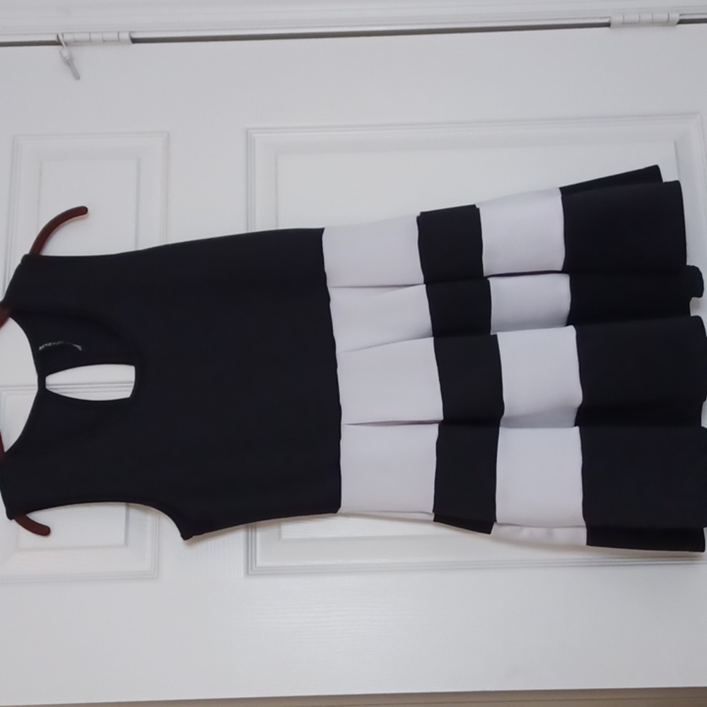 Drama Gold XL black & white striped sleeveless dress v neck keyhole back